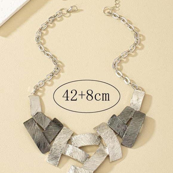 New geometric shaped necklace - Picture 5 of 5